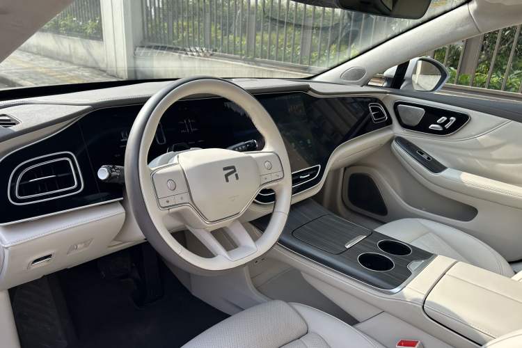 Used Rising F7 2023 Long-Range Pro Edition Interior 3