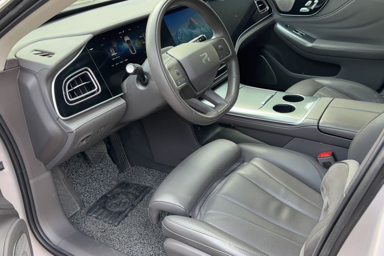Used Rising F7 2023 Long-Range Pro Edition Interior 3
