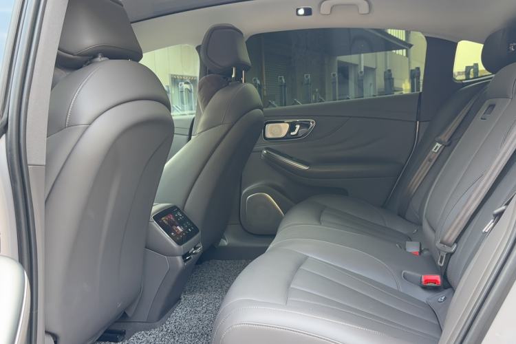 Used Rising F7 2023 Long-Range Pro Edition Interior 5
