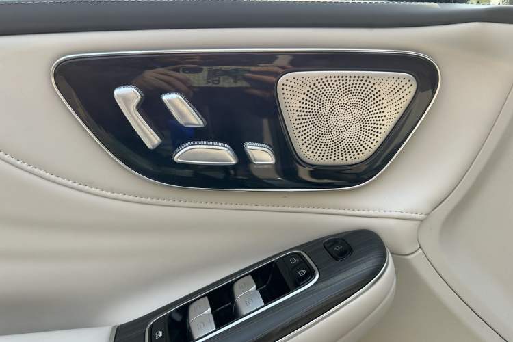 Used Rising F7 2023 Long-Range Pro Edition Interior 6