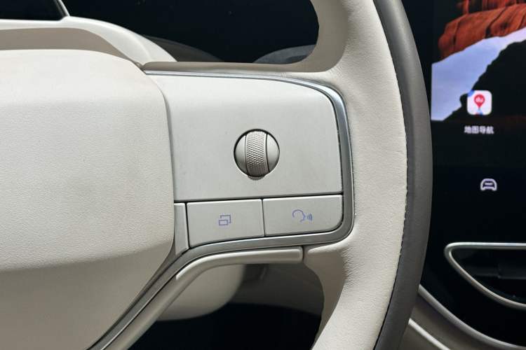 Used Rising F7 2023 Long-Range Pro Edition Interior 7