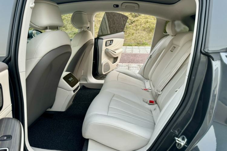 Used Rising F7 2023 Long-Range Edition Interior 7