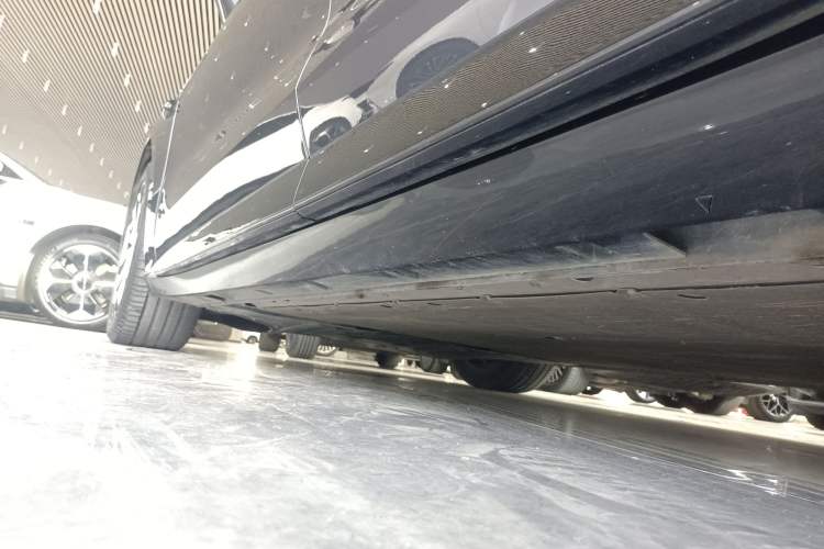 Used Rising F7 2023 Long-Range Pro Edition Left Side Sill