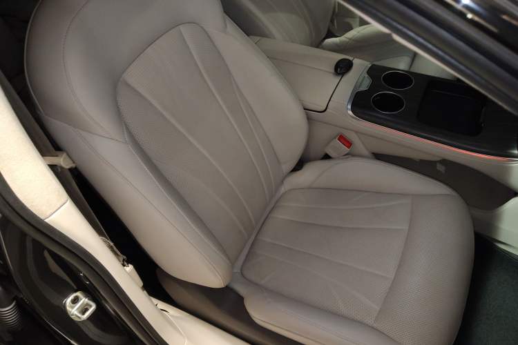 Used Rising F7 2023 Long-Range Edition Right Front Seat
