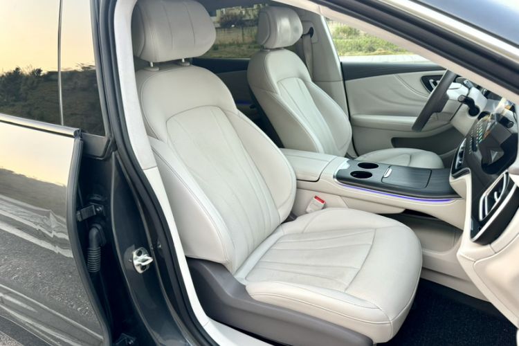 Used Rising F7 2023 Long-Range Edition Right Front Seat