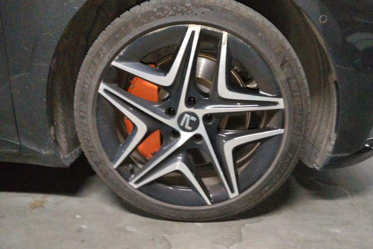Used Rising F7 2023 Advanced Pro Edition Right Front Wheel Hub