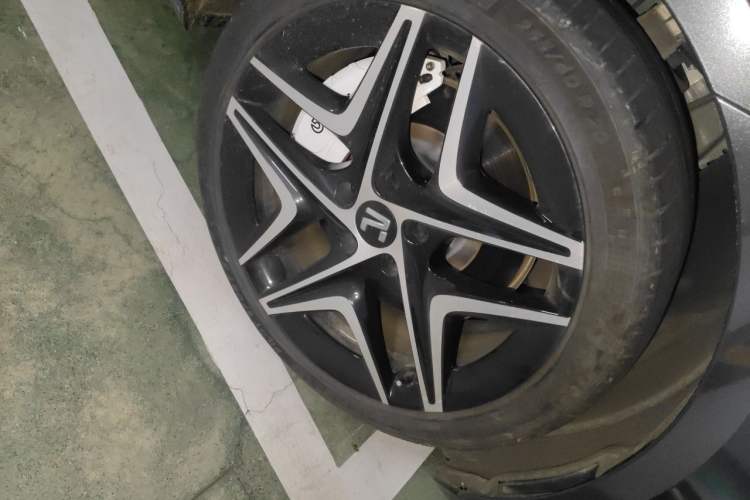 Used Rising F7 2023 Long-Range Edition Right Front Wheel Hub