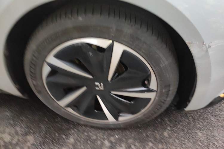 Used Rising F7 2023 Advanced Pro Edition Right Front Wheel Hub