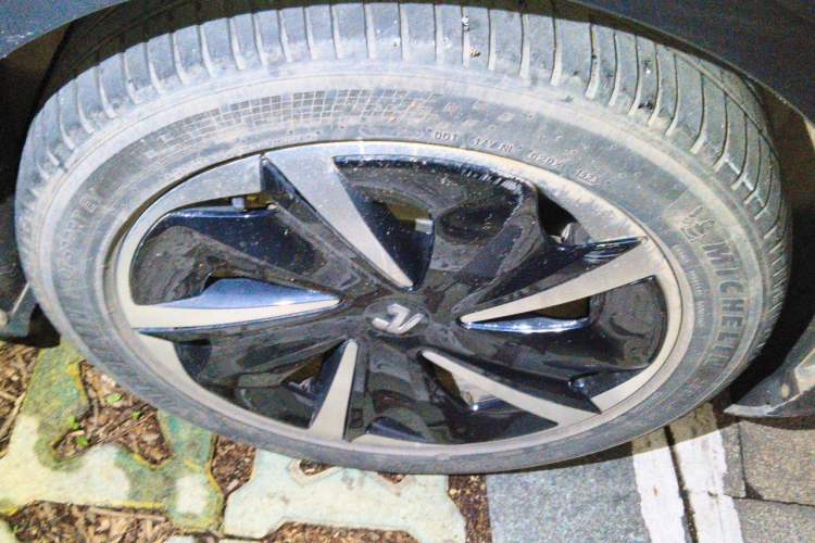 Used Rising F7 2023 Advanced Edition Right Front Wheel Hub