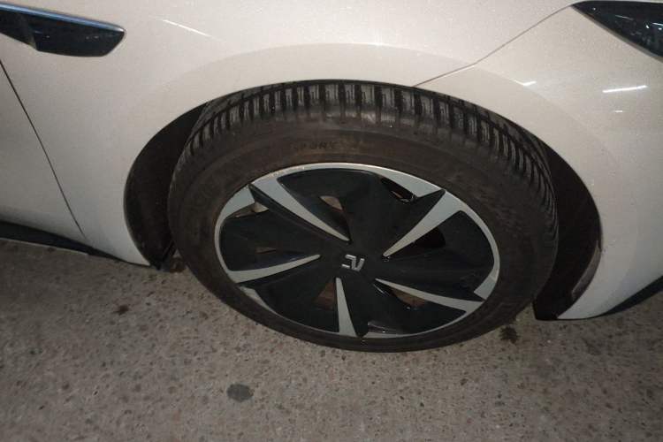 Used Rising F7 2023 Long-Range Edition Right Front Wheel Hub