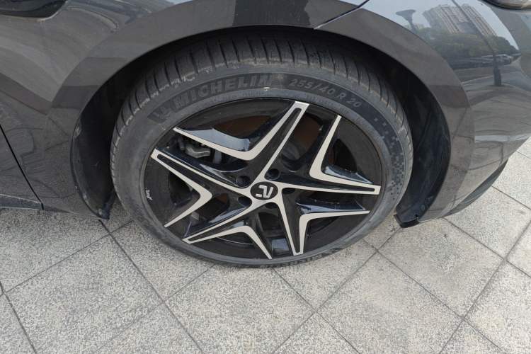 Used Rising F7 2023 Advanced Edition Right Front Wheel Hub