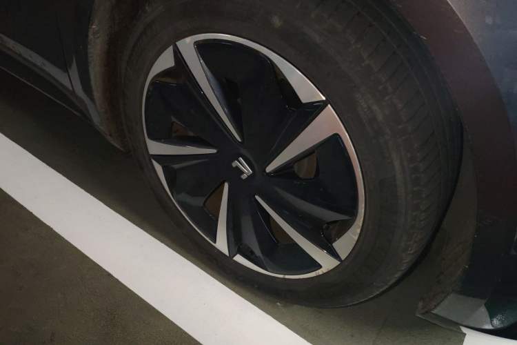 Used Rising F7 2023 Advanced Edition Right Front Wheel Hub
