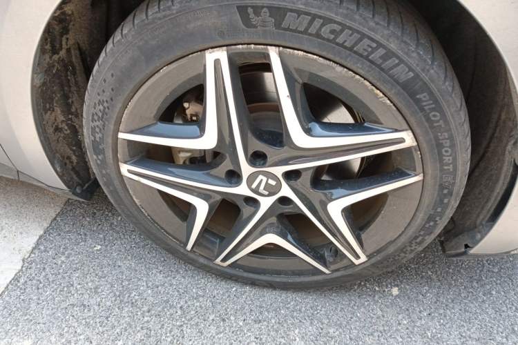 Used Rising F7 2023 Long-Range Pro Edition Right Front Wheel Hub