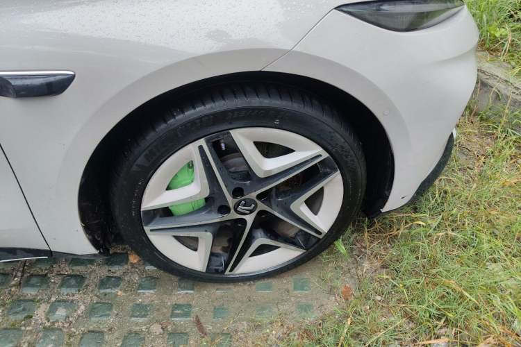 Used Rising F7 2023 Revised Edition Advanced Version Right Front Wheel Hub