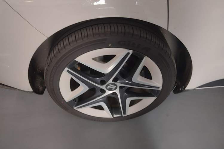 Used Rising F7 2023 Advanced Edition Right Rear Wheel Hub