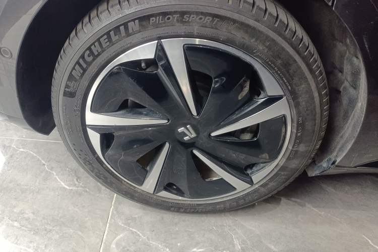 Used Rising F7 2023 Long-Range Pro Edition Right Rear Wheel Hub