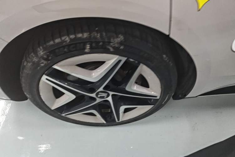 Used Rising F7 2023 Advanced Edition Right Rear Wheel Hub