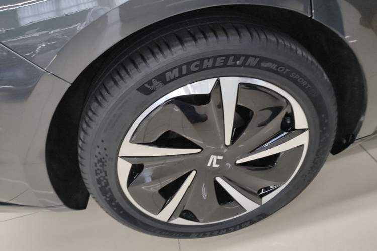 Used Rising F7 2023 Long-Range Edition Right Rear Wheel Hub