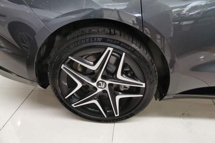 Used Rising F7 2023 Advanced Edition Right Rear Wheel Hub