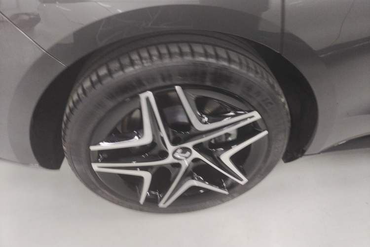 Used Rising F7 2023 Advanced Edition Right Rear Wheel Hub