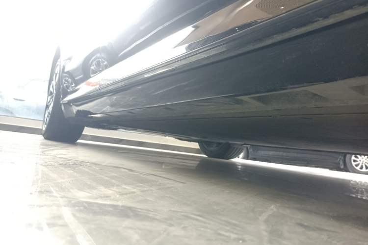 Used Rising F7 2023 Long-Range Pro Edition Right Side Sill
