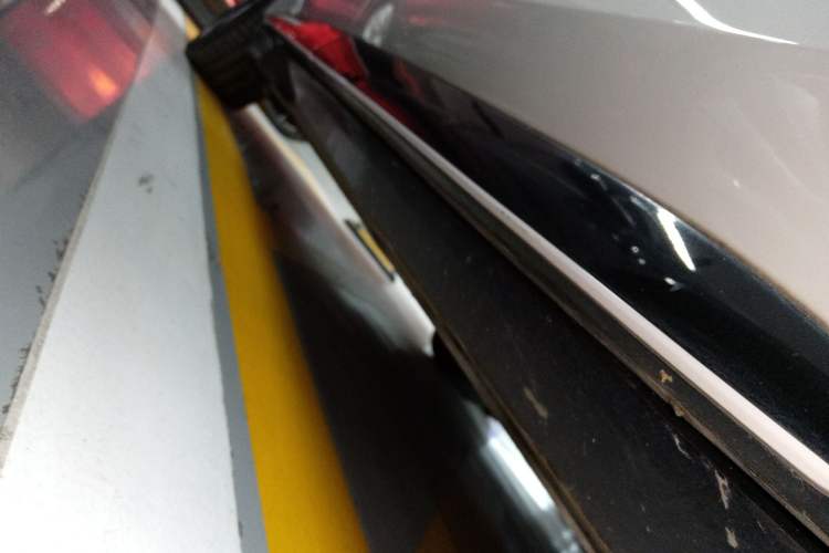 Used Rising F7 2023 Long-Range Pro Edition Right Side Sill