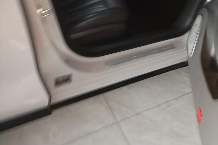 Used Rising F7 2023 Long-Range Pro Edition Right Side Sill