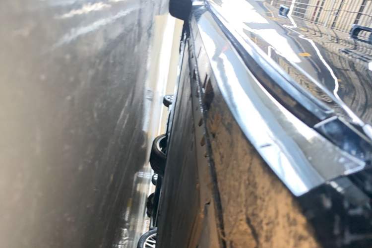 Used Rising F7 2023 Long-Range Pro Edition Right Side Sill