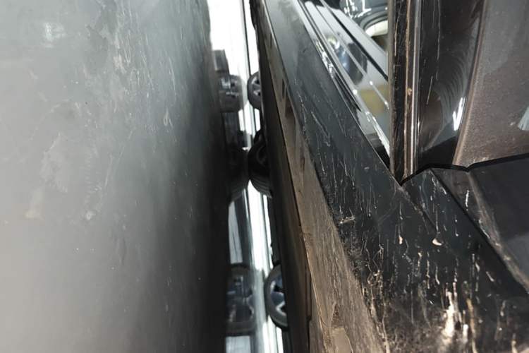 Used Rising F7 2023 Long-Range Edition Right Side Sill