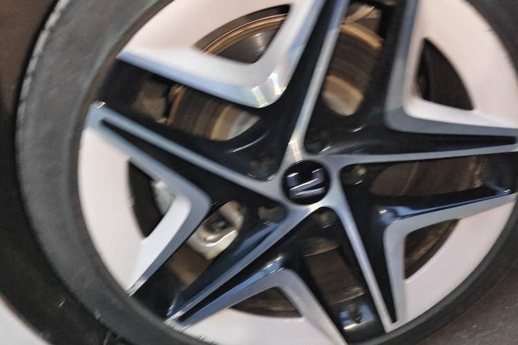 Used Rising F7 2023 Advanced Edition Right Front Wheel Hub