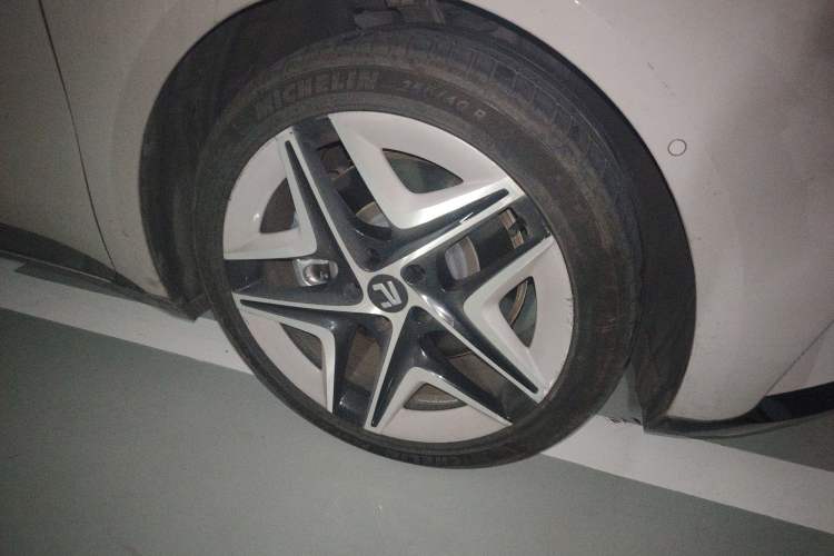 Used Rising F7 2023 Advanced Edition Right Front Wheel Hub