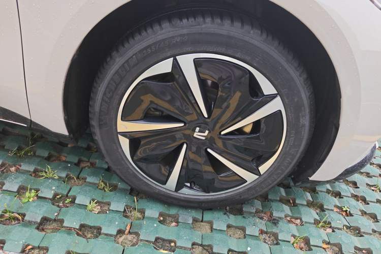 Used Rising F7 2023 Advanced Edition Right Front Wheel Hub