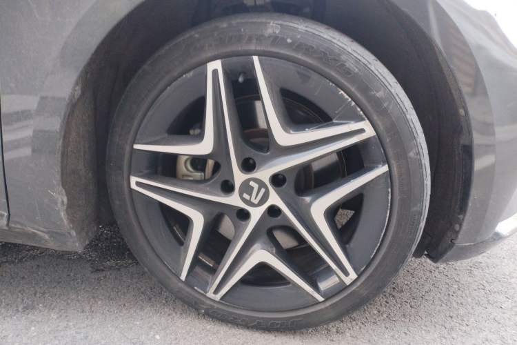 Used Rising F7 2023 Advanced Edition Right Front Wheel Hub