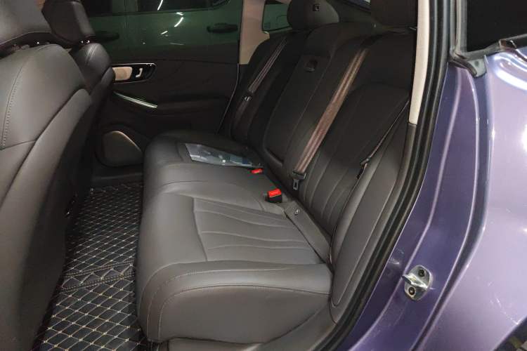 Used Rising F7 2023 Long-Range Pro Edition Interior 4