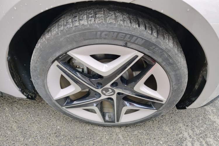 Used Rising F7 2023 Advanced Edition Right Front Wheel Hub