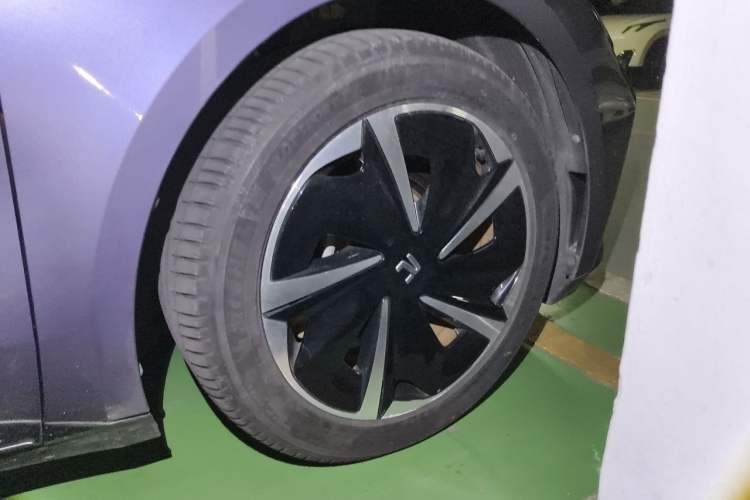 Used Rising F7 2023 Long-Range Edition Right Front Wheel Hub
