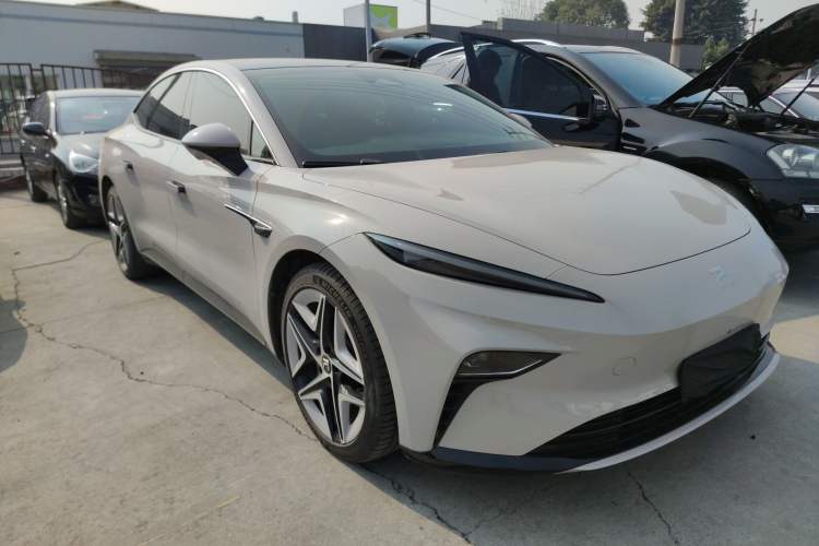 Used Rising F7 2023 Long-Range Edition Front Right 45 Deg