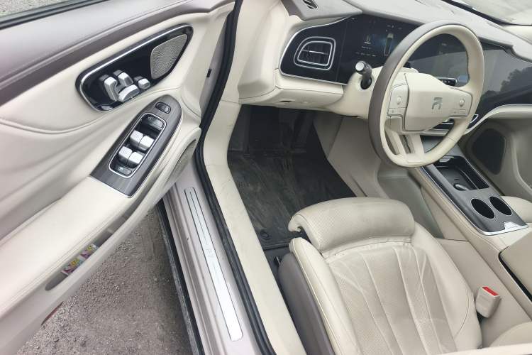 Used Rising F7 2023 Long-Range Pro Edition Interior 3
