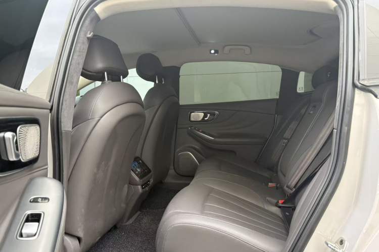 Used Rising F7 2023 Long-Range Pro Edition Interior 3