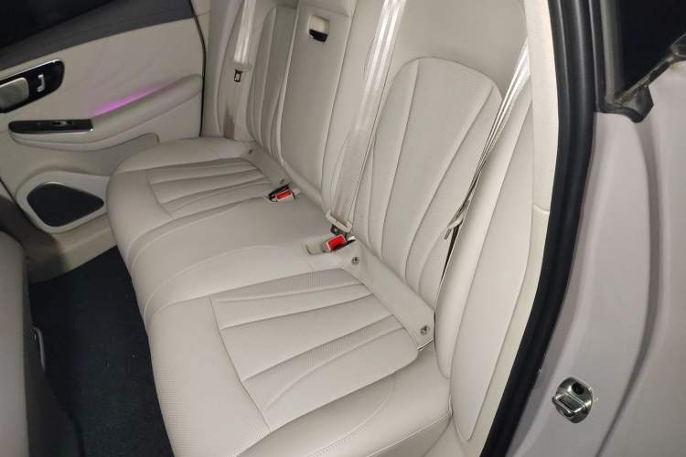 Used Rising F7 2023 Long-Range Pro Edition Interior 4