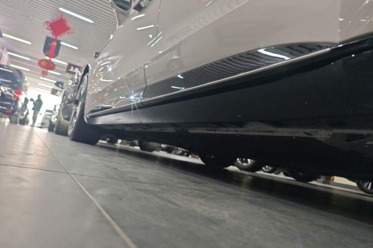 Used Rising F7 2023 Revised Version Long-Range Pro Edition Left Side Sill