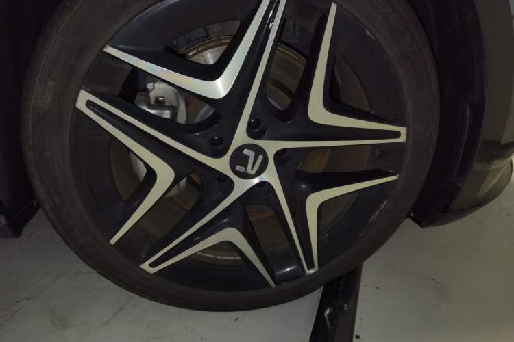 Used Rising F7 2023 Long-Range Edition Right Front Wheel Hub