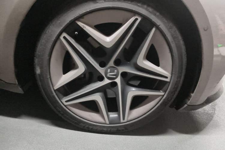 Used Rising F7 2023 Long-Range Pro Edition Right Front Wheel Hub