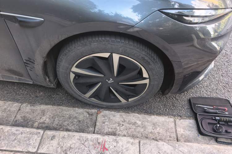 Used Rising F7 2023 Advanced Edition Right Front Wheel Hub