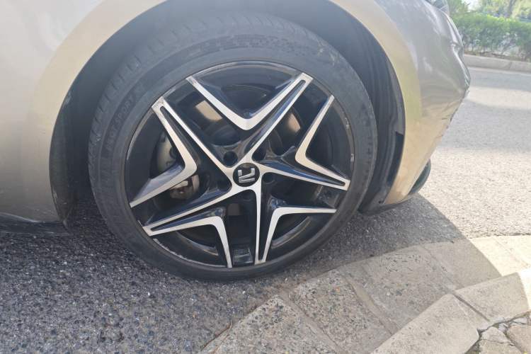 Used Rising F7 2023 Advanced Edition Right Front Wheel Hub