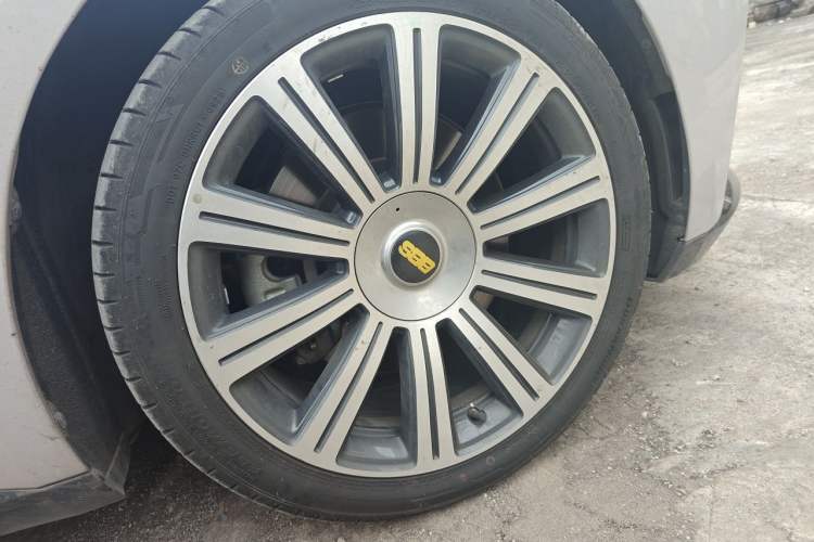 Used Rising F7 2023 Advanced Edition Right Front Wheel Hub