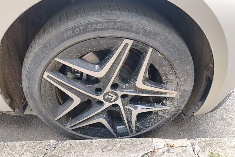 Used Rising F7 2023 Advanced Edition Right Front Wheel Hub