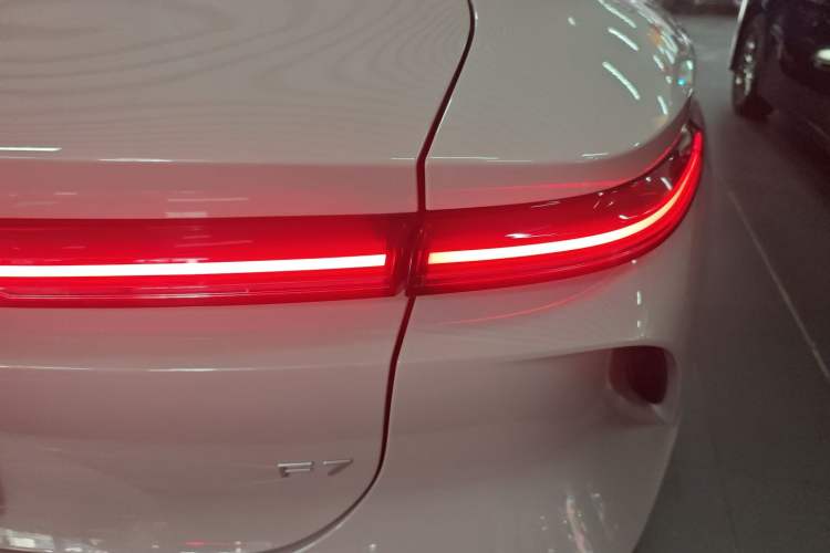 Used Rising F7 2023 Revised Version Long-Range Pro Edition Right Rear Taillight