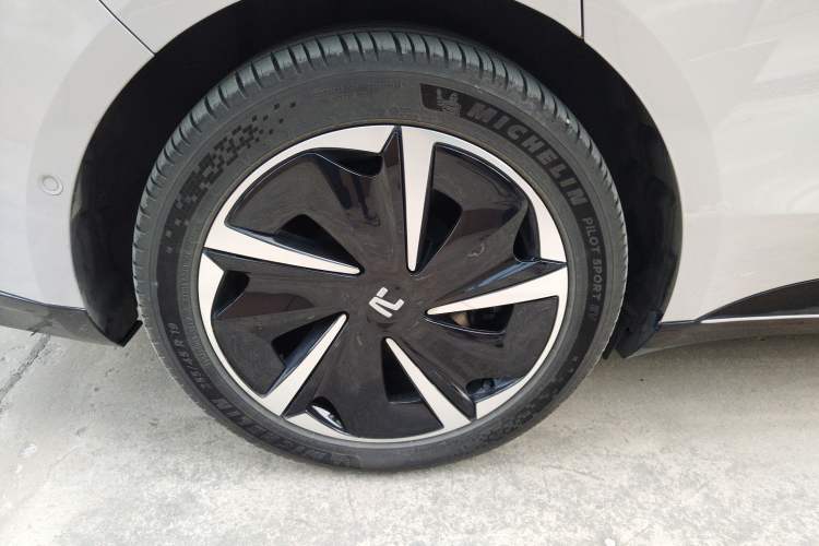 Used Rising F7 2023 Advanced Edition Right Rear Wheel Hub
