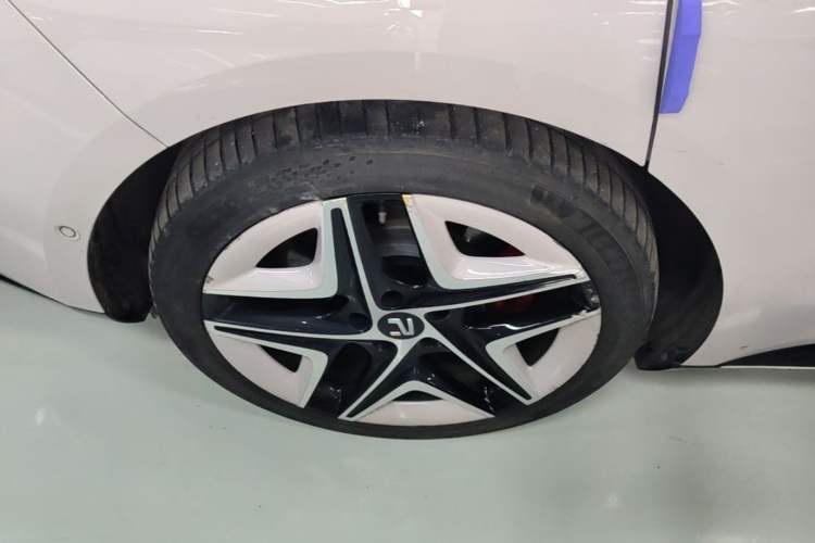Used Rising F7 2023 Performance Pro Edition Right Rear Wheel Hub